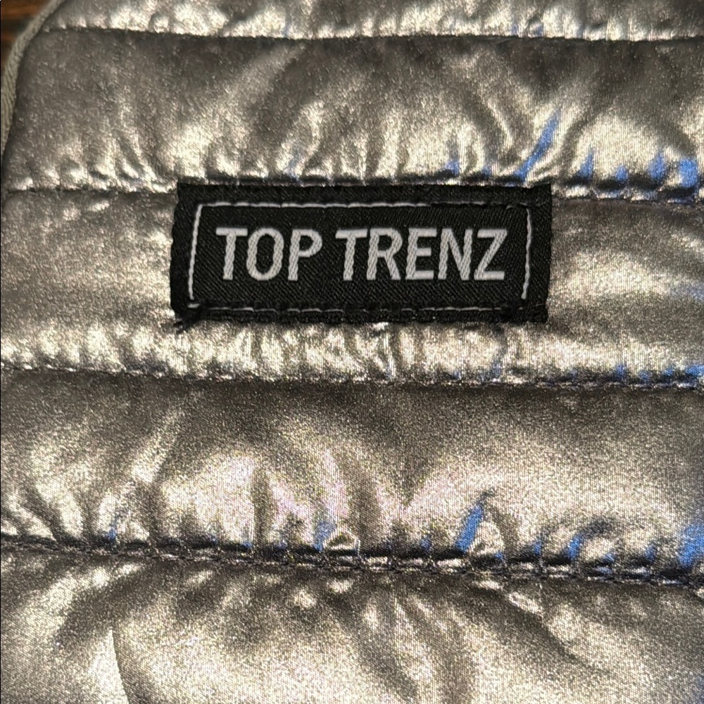 This is a Top Trenz Puffer Cell Bag with an original striped tie-dye strap - Picture 3 of 8